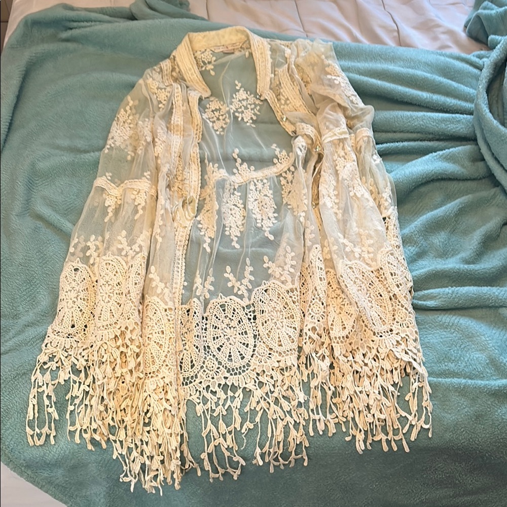 Cream lace coverup/robe/cardigan
